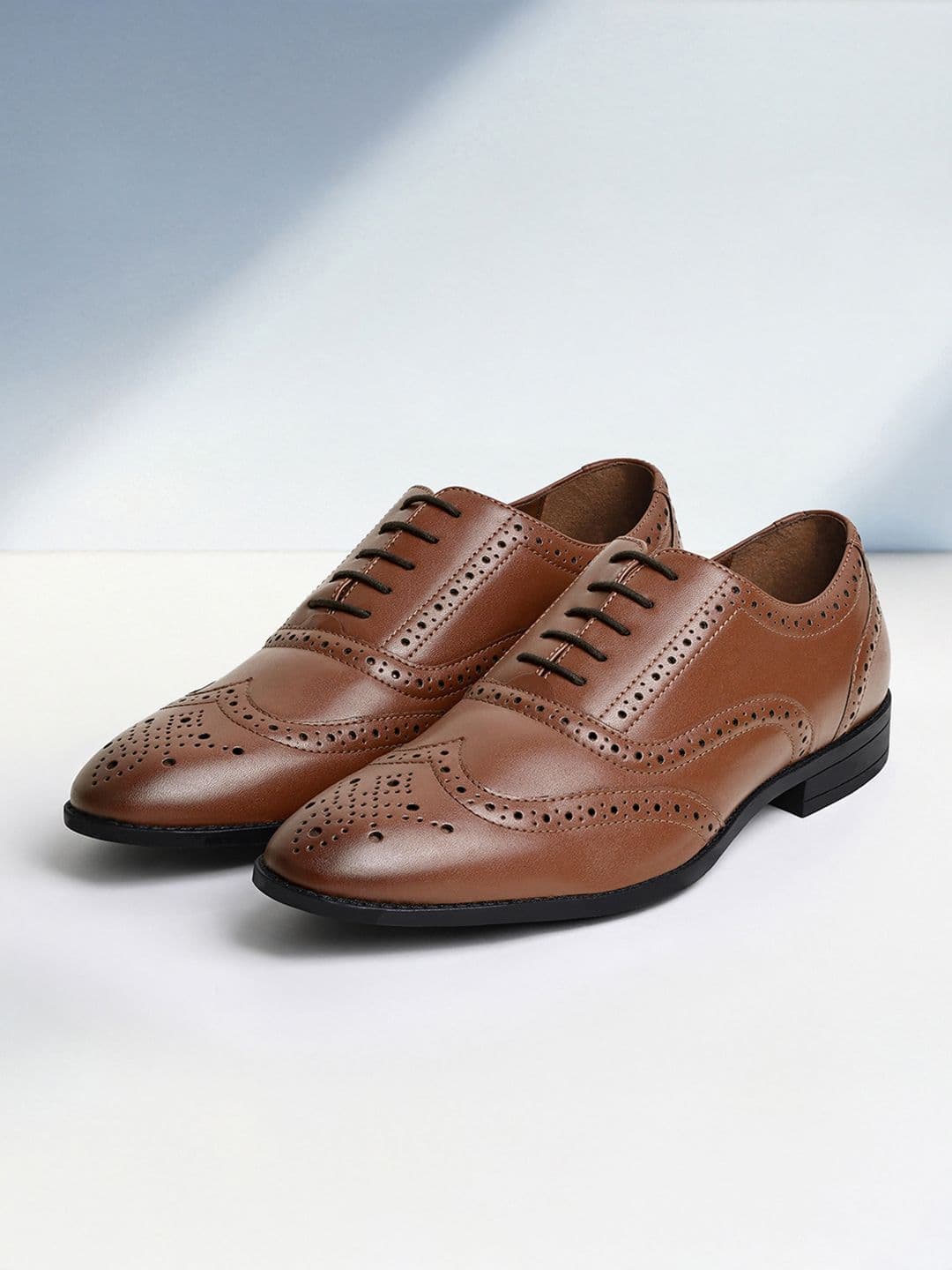 LOUIS STITCH
Men Textured Formal Lace Up Brogue Shoes - view 1