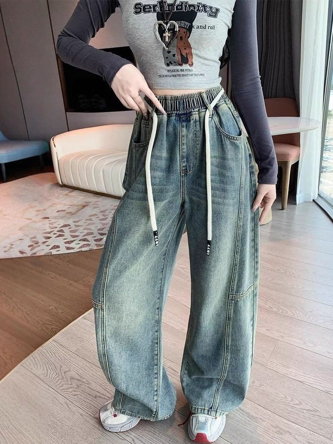 Suo Women Wide Leg Mid-Rise Light Fade Jeans - view 1