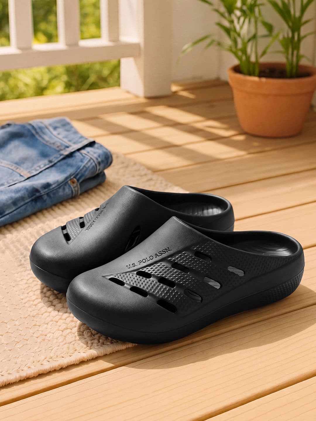 U.S. Polo Assn. Men Clogs - view 1