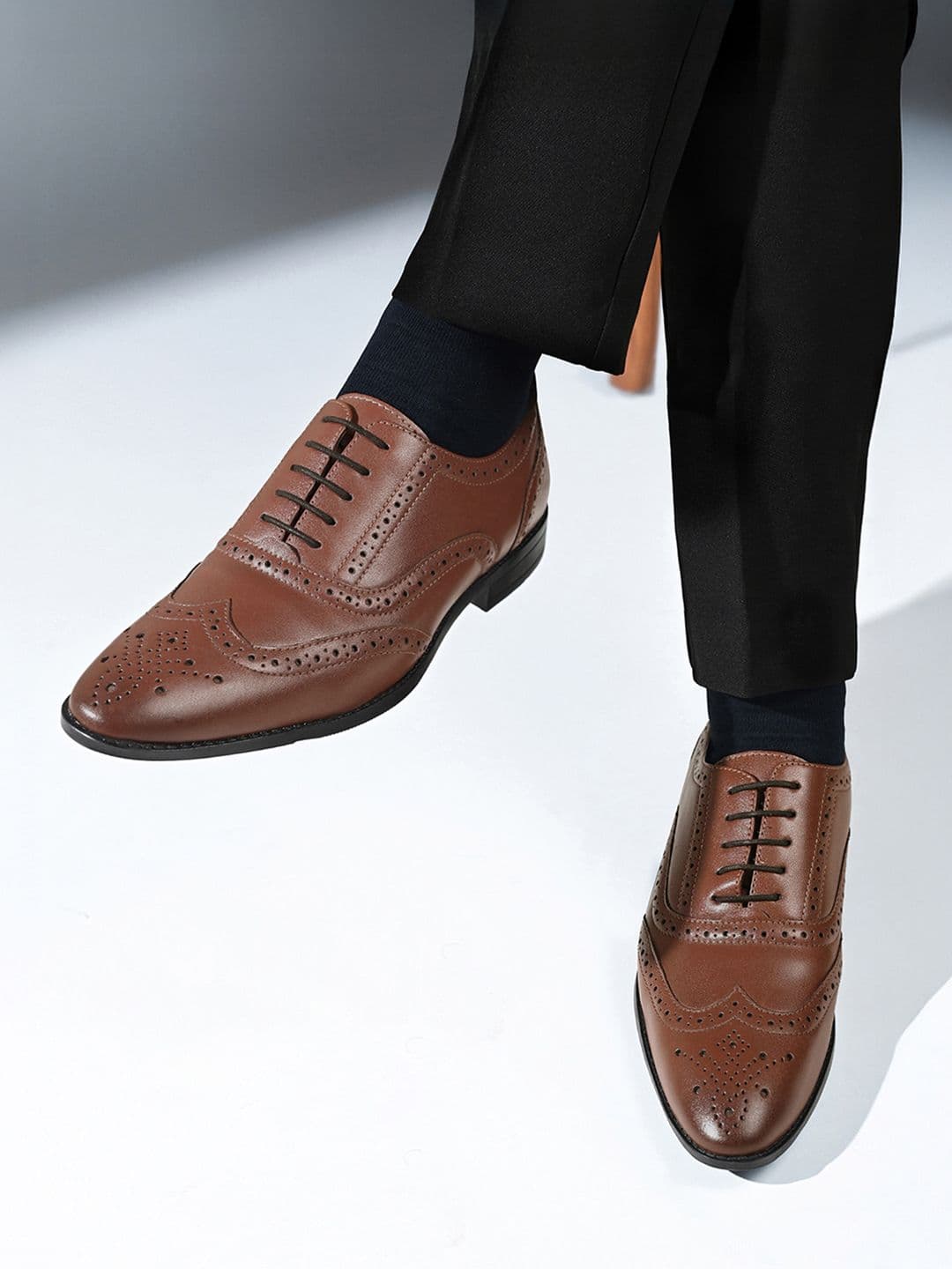 LOUIS STITCH
Men Textured Formal Lace Up Brogue Shoes - view 1