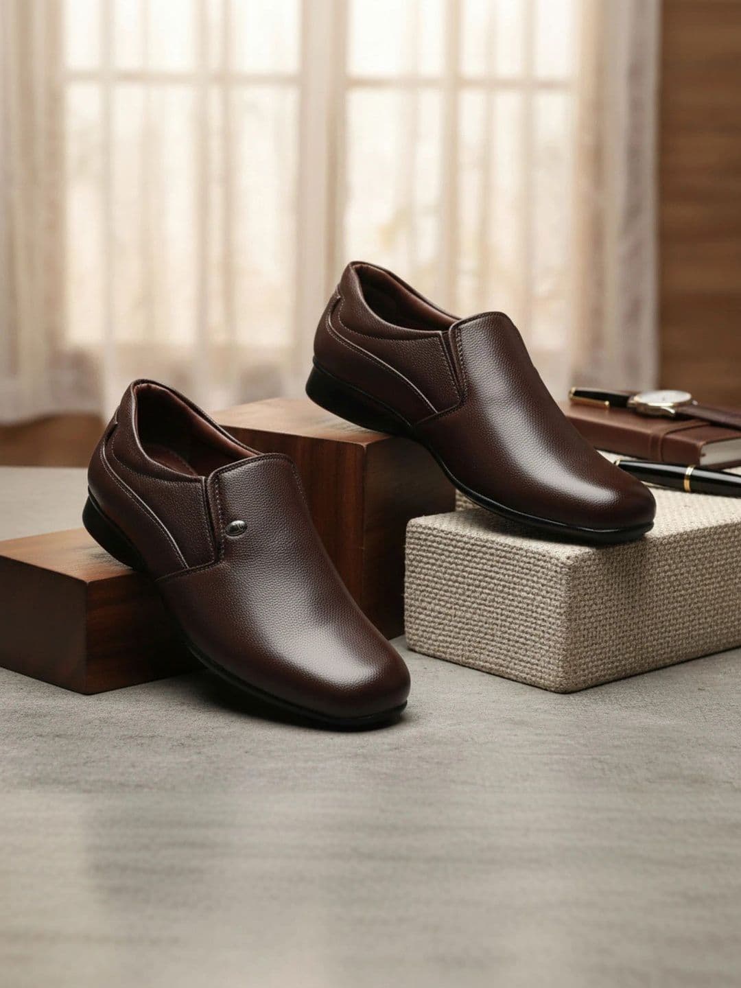 ALSTOM Men Textured PU Loafers