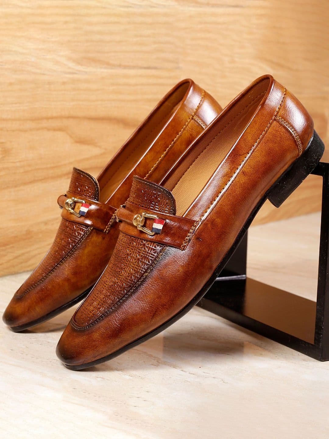 Bxxy Men Textured Round Toe Formal Loafers - view 1