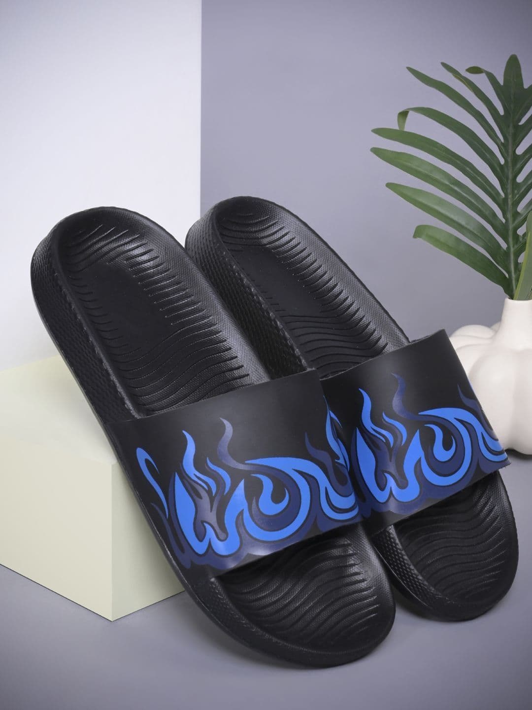 Athree Men Printed Sliders - view 1