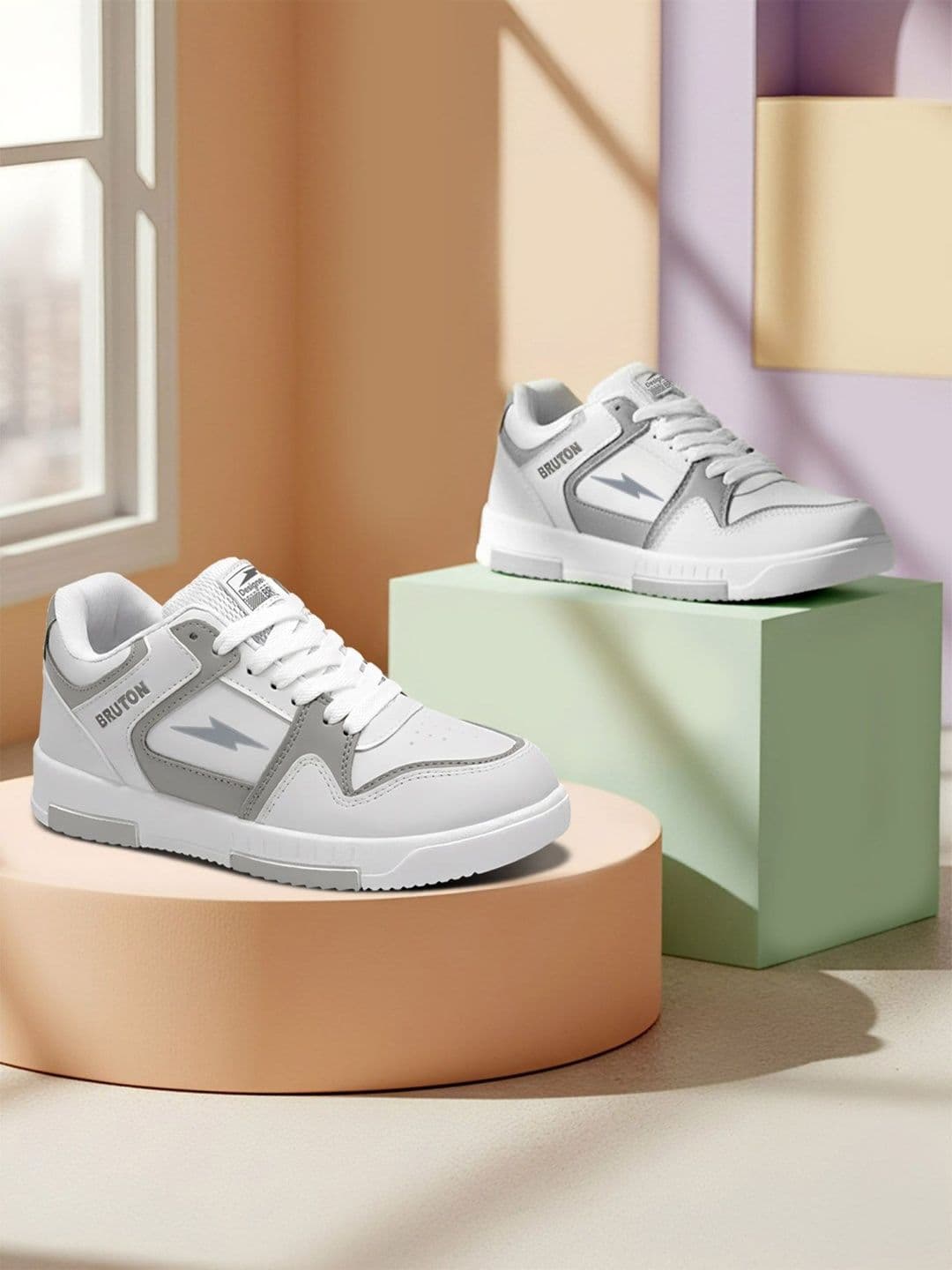 Bruton Men Colourblocked Sneakers - view 1