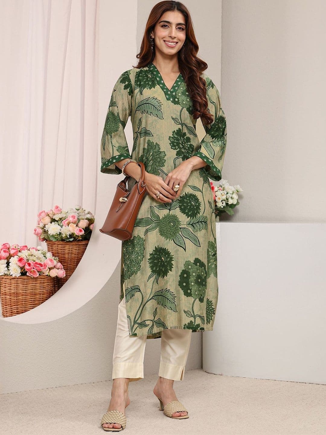 Libas Green Floral Printed Straight Kurta - view 1