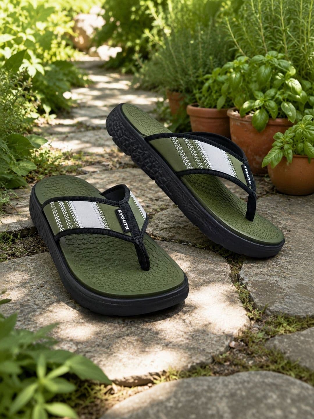 JOOTIYAPA Men Colourblocked Thong Flip-Flops - view 1