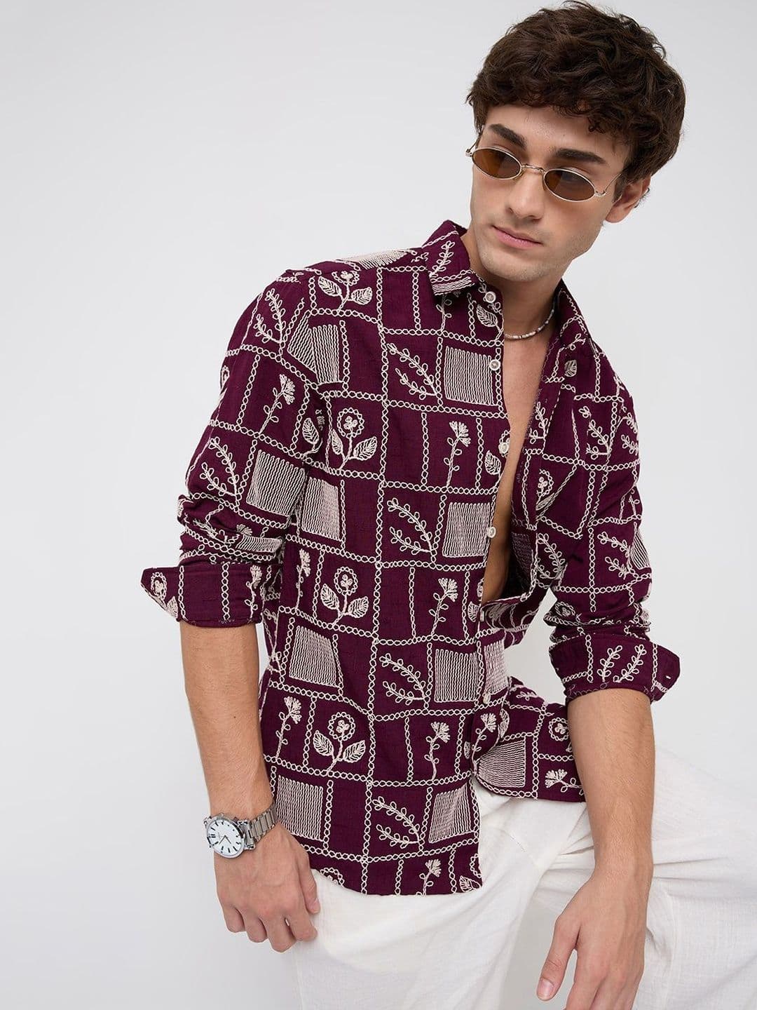 VASTRADO Wine Floral Frame Embroidered Slub Shirt - view 1