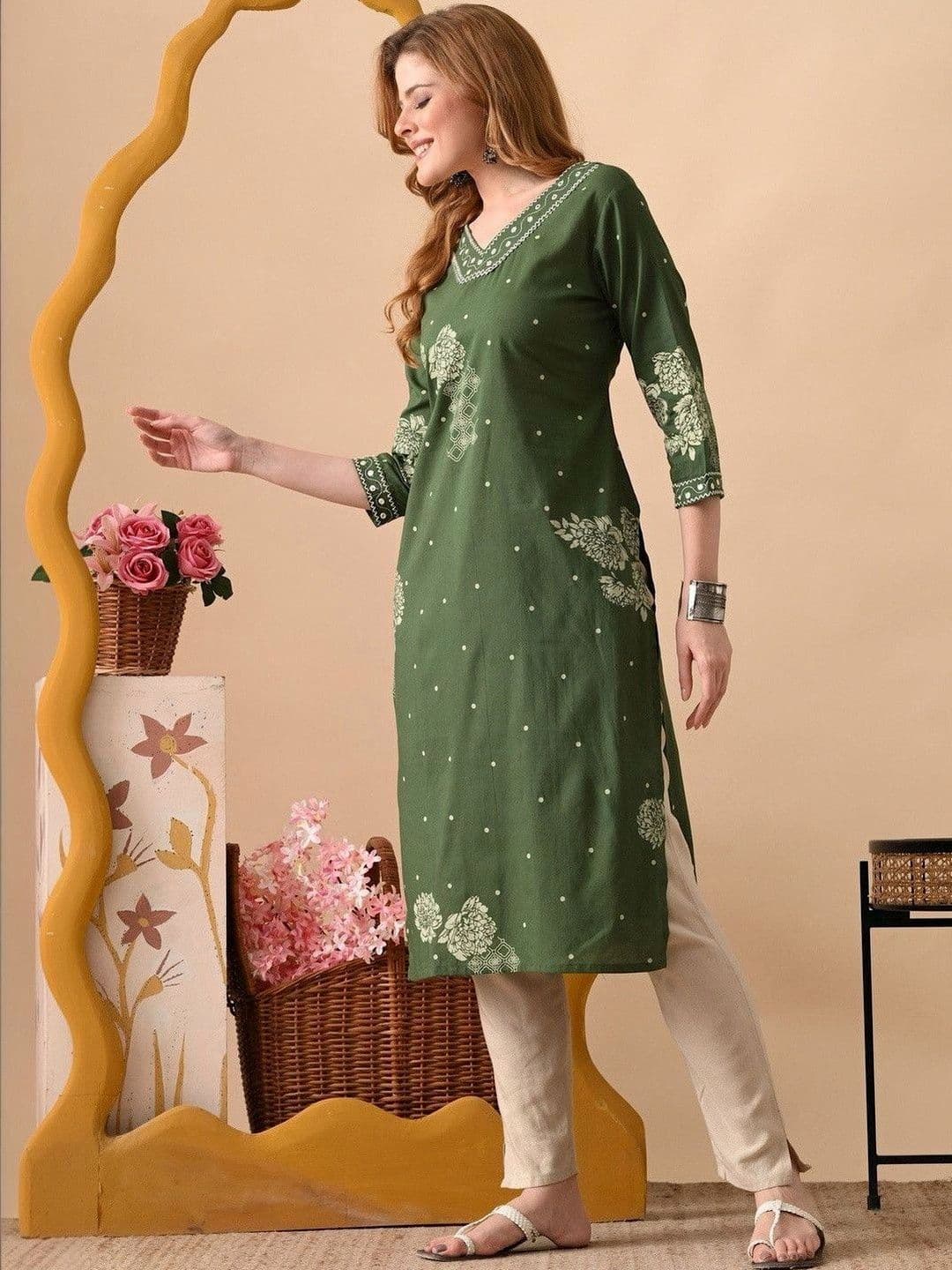 Zyla Women Floral Embroidered Kurta - view 1