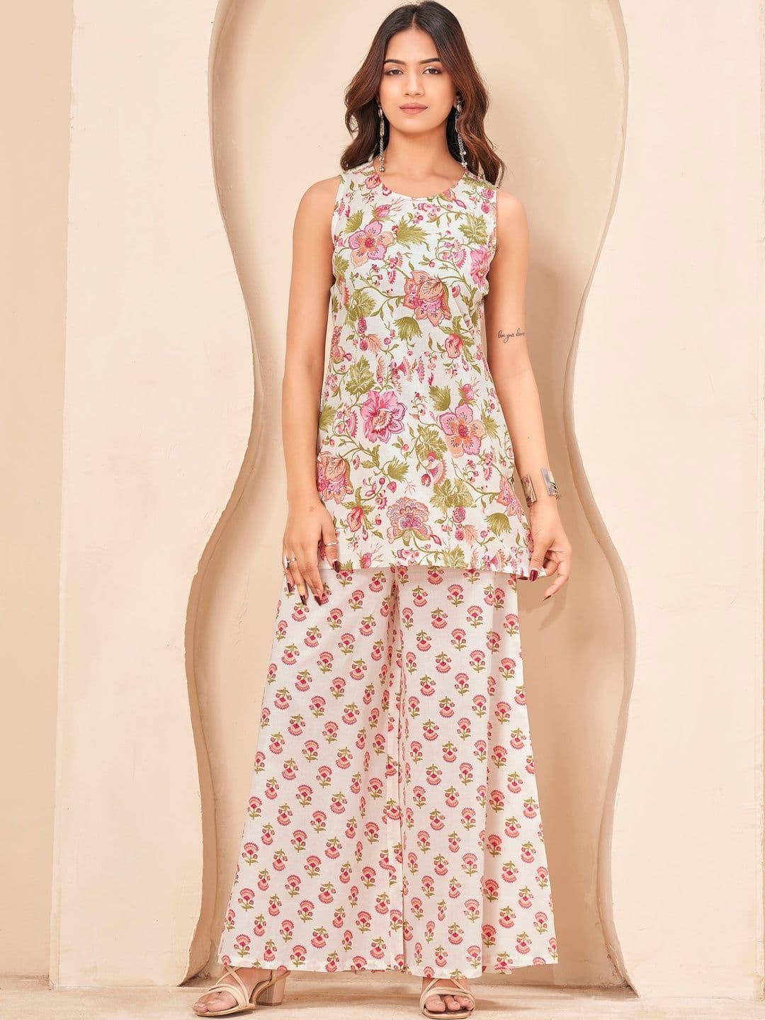 Tikhi Imli Women Floral Printed Regular Pure Cotton Kurti with Palazzos - view 1