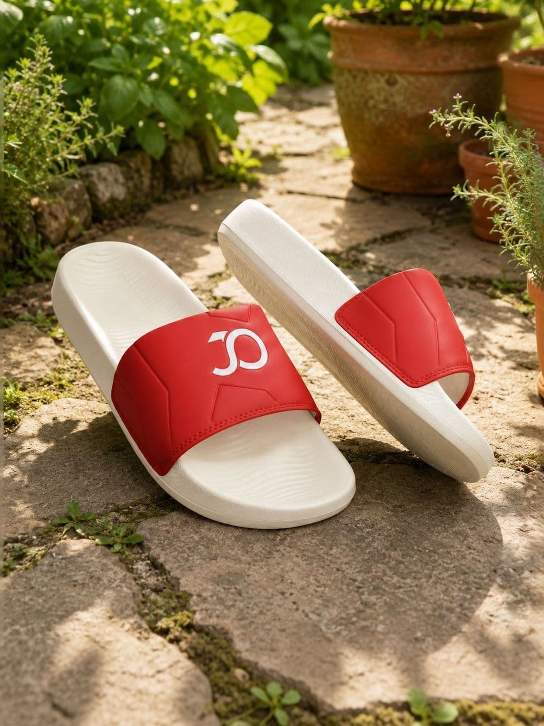 JOOTIYAPA Men Colourblocked Sliders - view 1