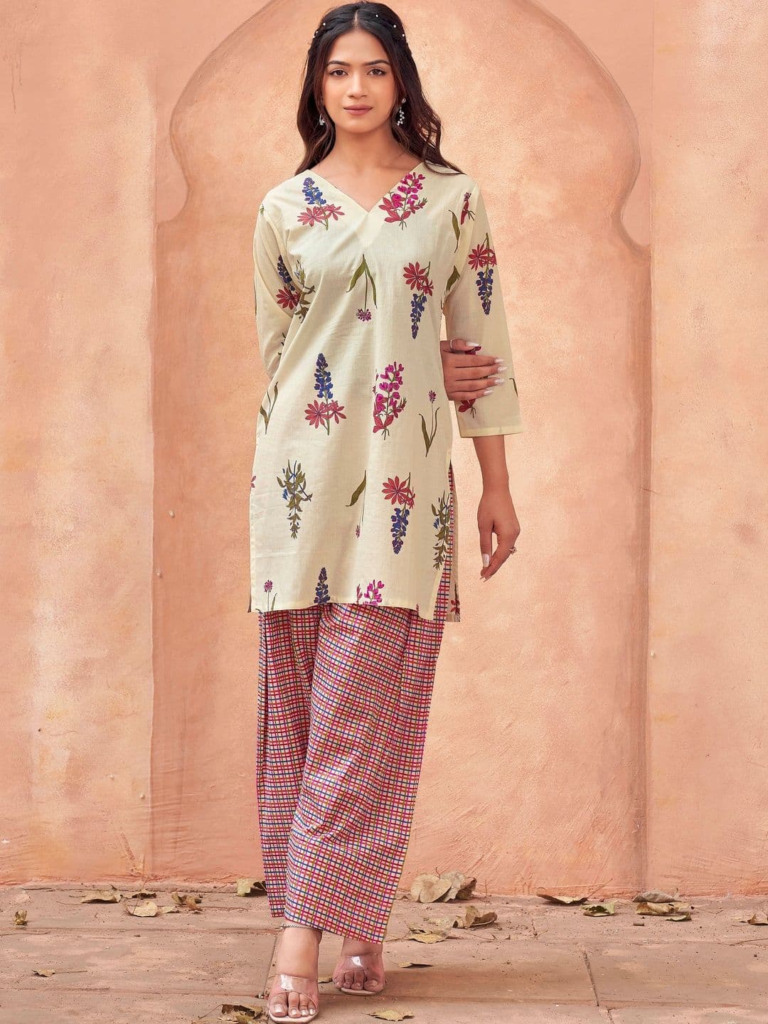 Tikhi Imli Women Floral Printed Regular Pure Cotton Kurta with Trousers - view 1