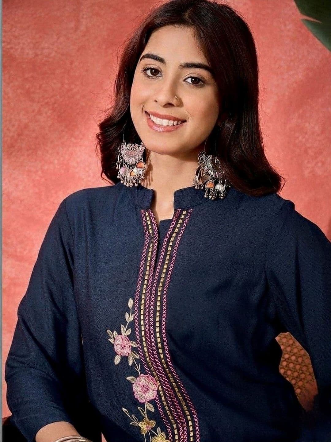 Sangria Floral Embroidered Mandarin Collar Straight Kurti - view 1