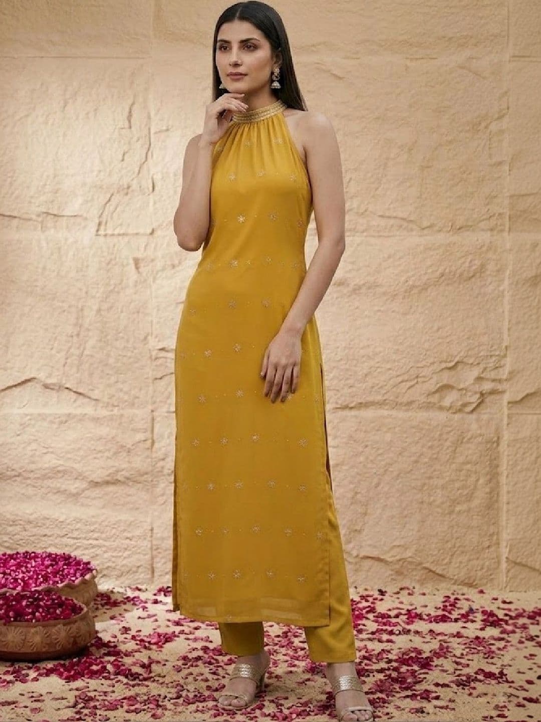 House of Pataudi Women Ethnic Motifs Embroidered Regular Thread Work Silk Georgette Kurta with Trousers - view 1