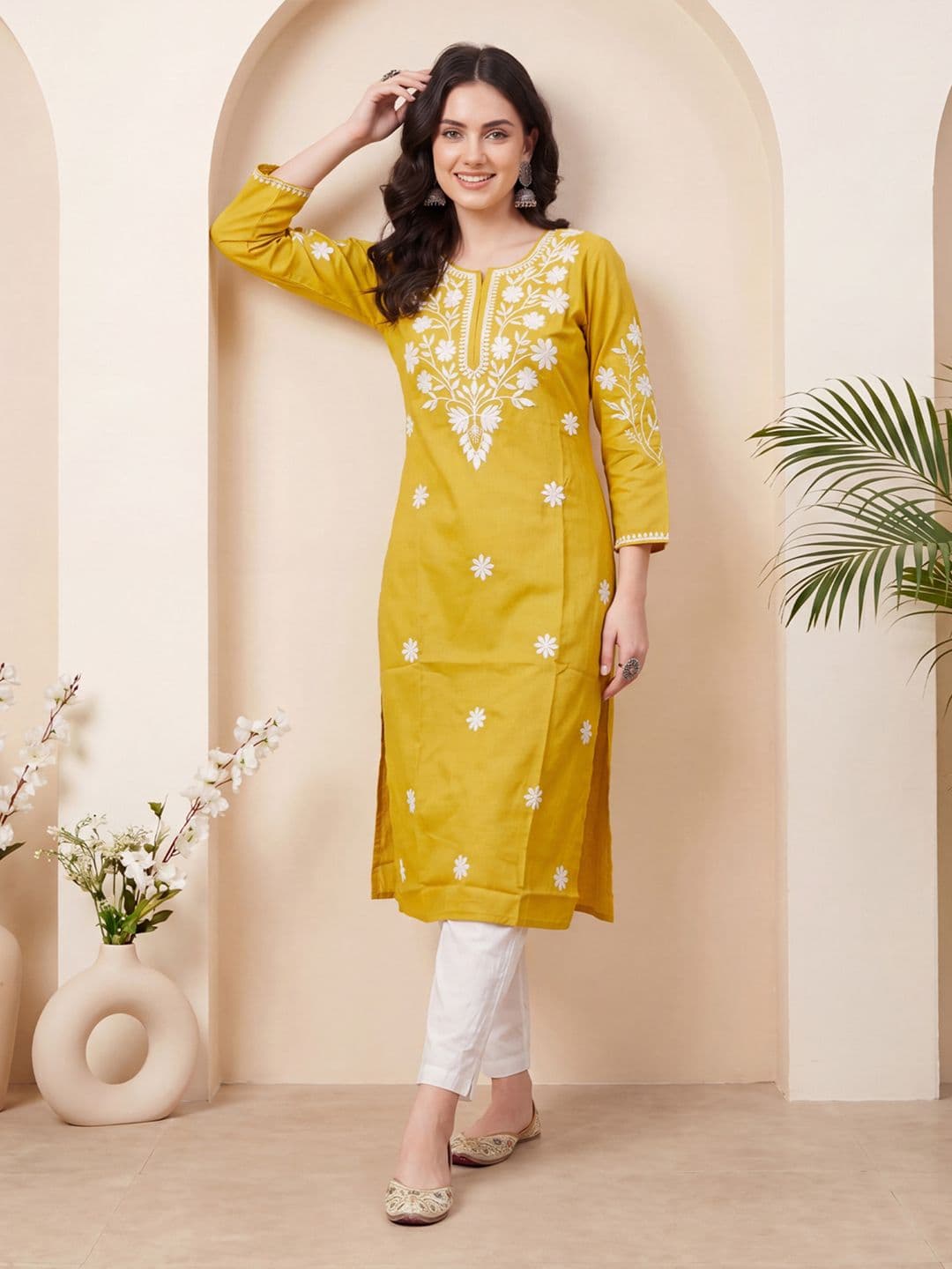 Indo Era Women Floral Embroidered Thread Work Kurta - view 1