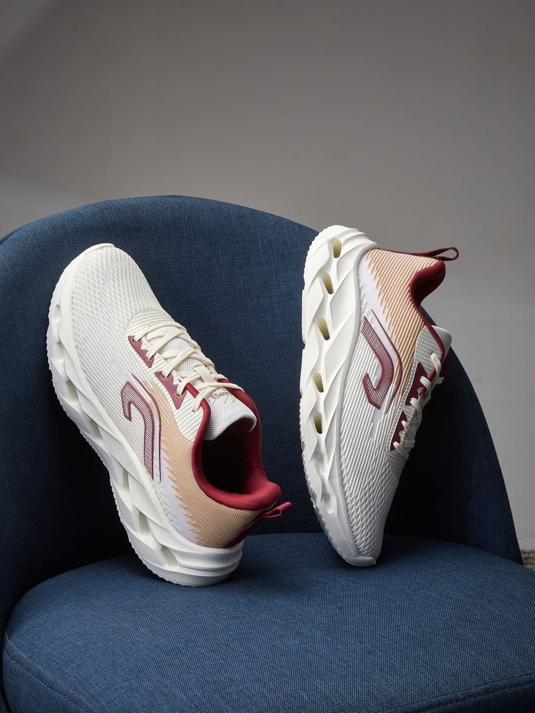 Campus LOOPD Men Mesh Running Non-Marking Shoes - view 1
