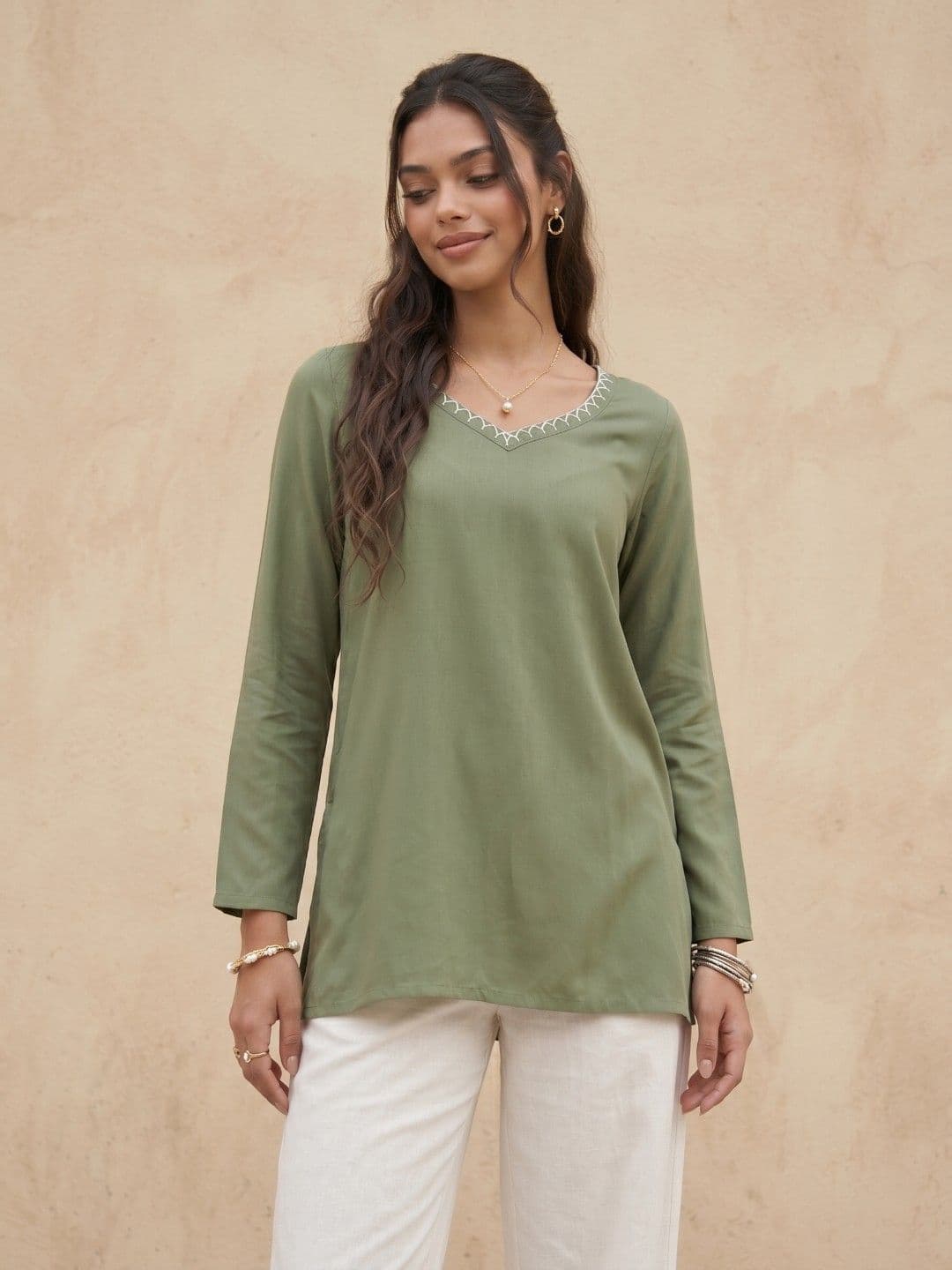 fusion by glitchez V-Neck Thread Work Detailed Straight Kurti - view 1