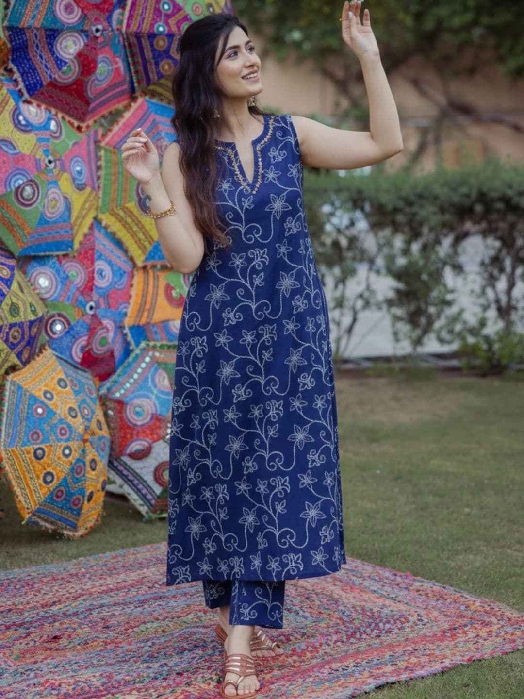 MANOJAVA Women Floral Printed Regular Pure Cotton Kurta with Trousers - view 1