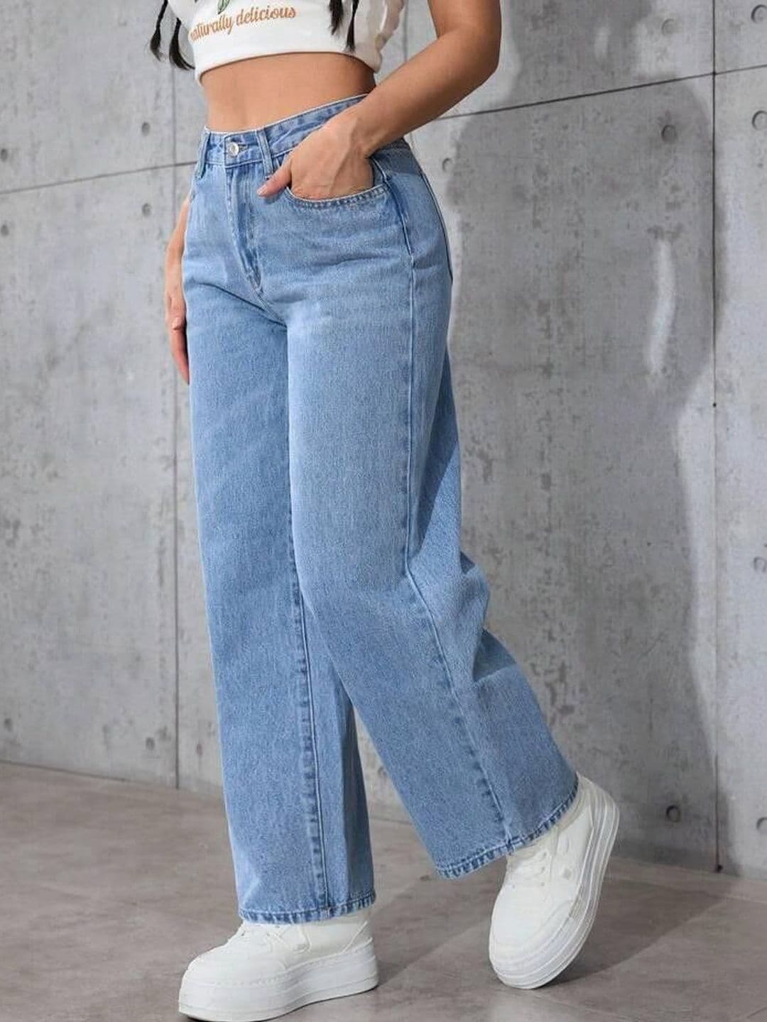 STYLOKAT Women Jean Relaxed Fit High-Rise Light Fade Jeans - view 1
