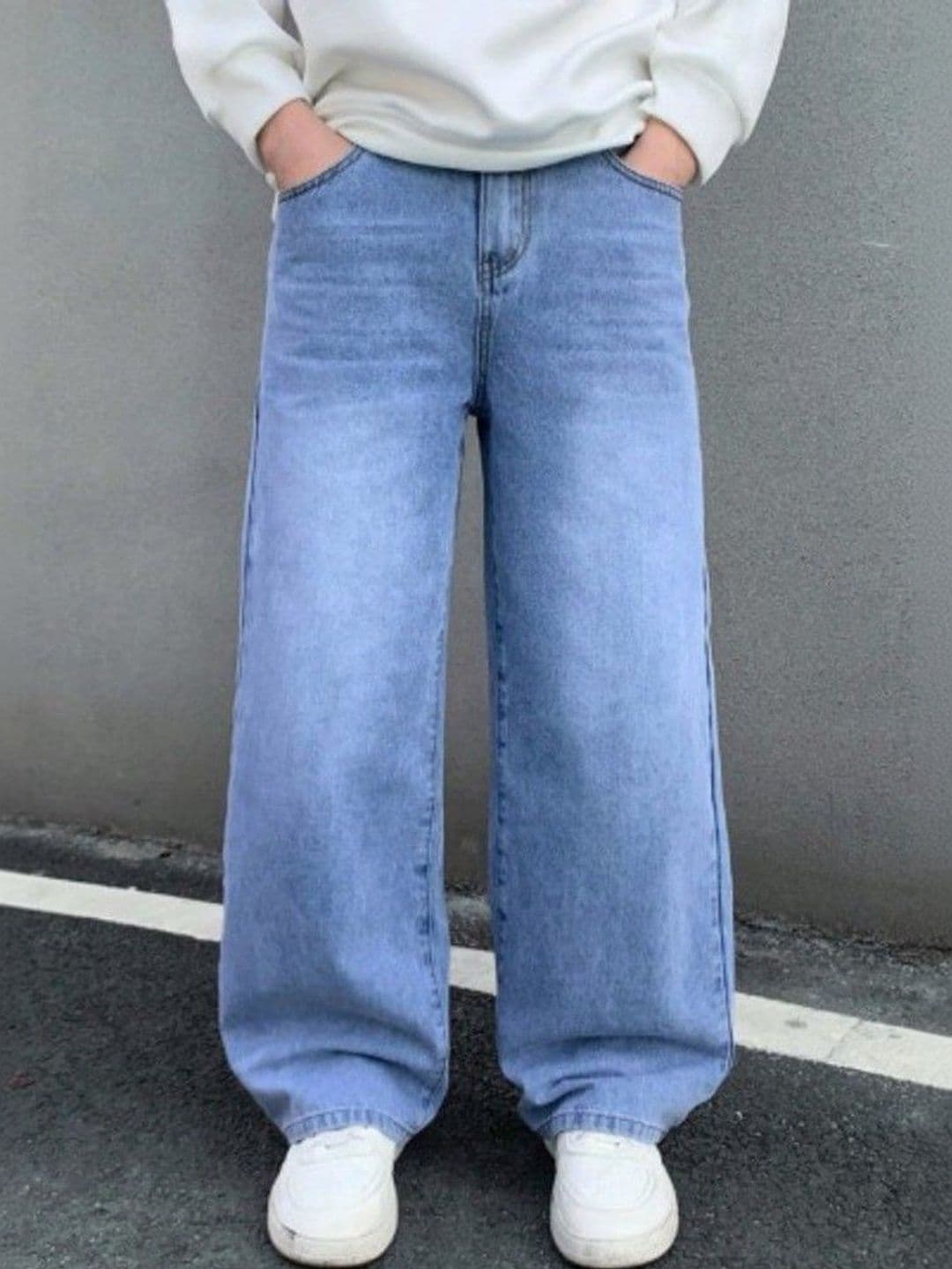 DENIMLOOK Men Relaxed Fit Mid-Rise Light Fade Jeans - view 1