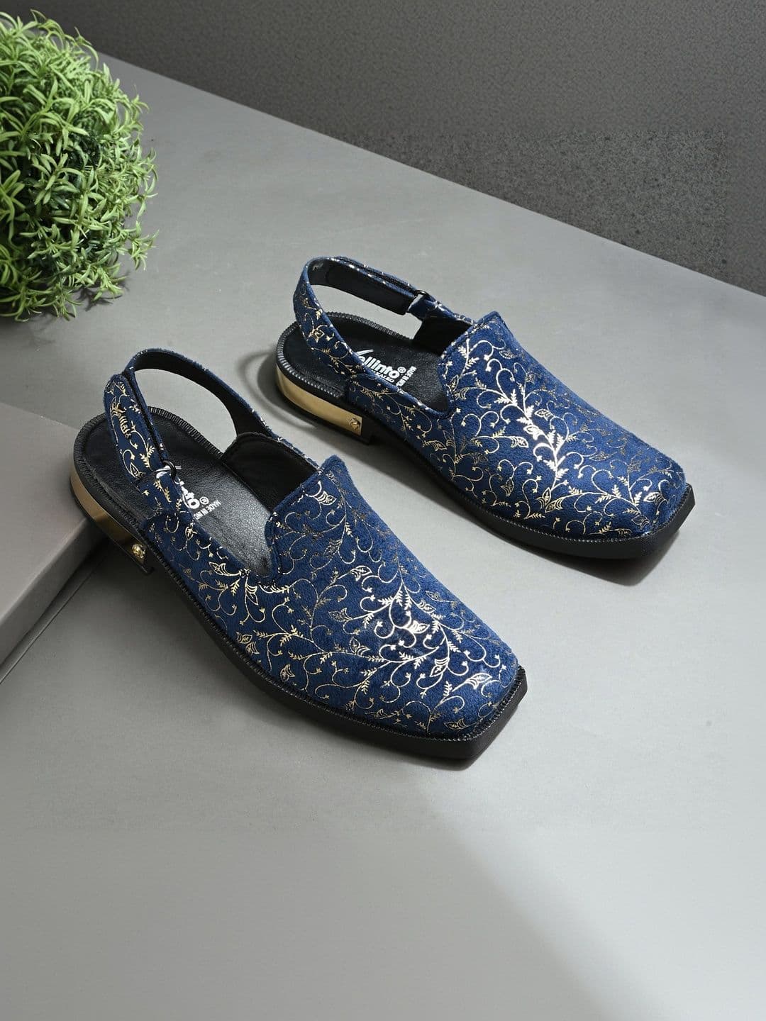 Vellinto Men Shoe-Style Sandals - view 1