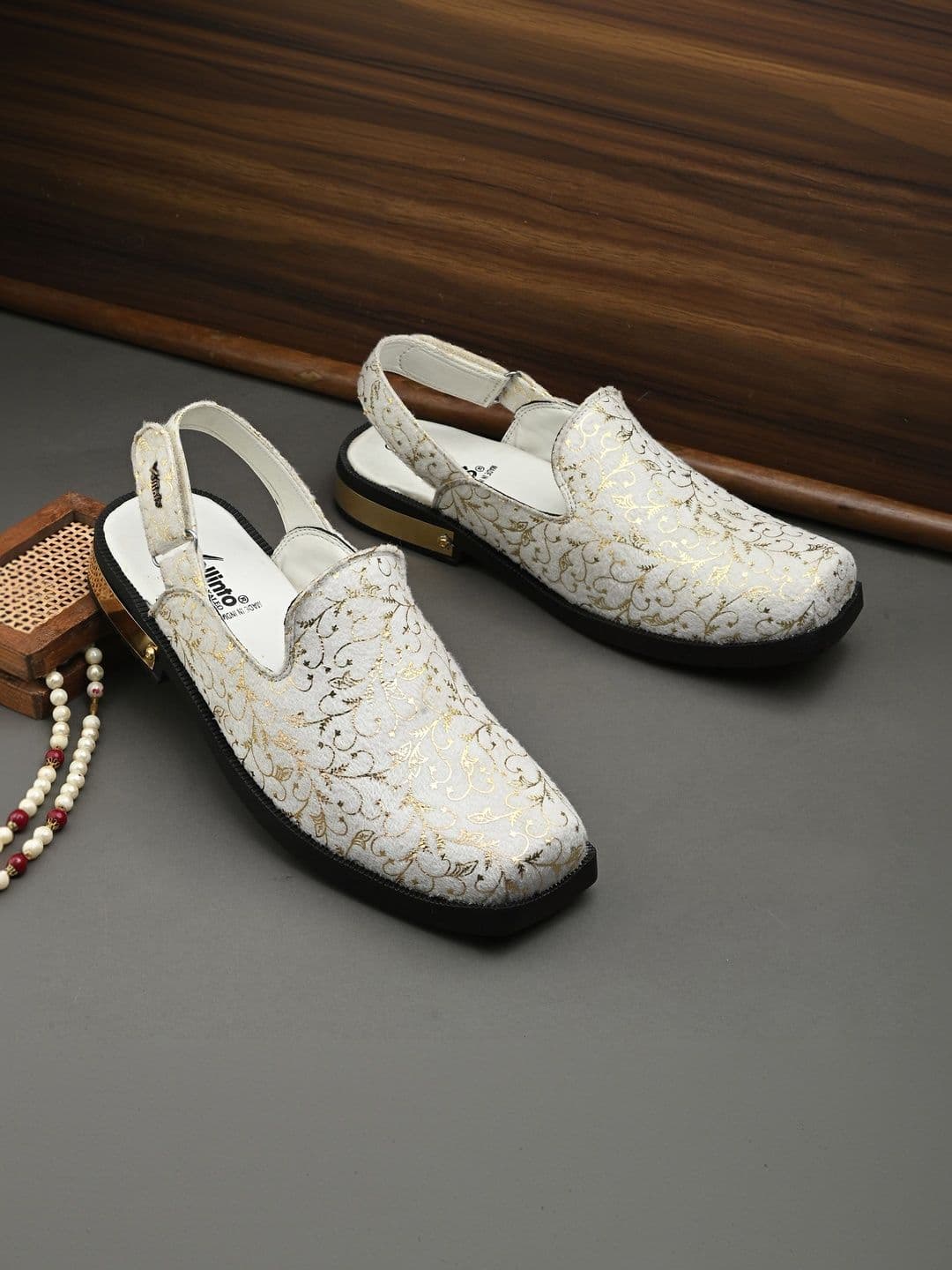 Vellinto Men Shoe-Style Sandals - view 1