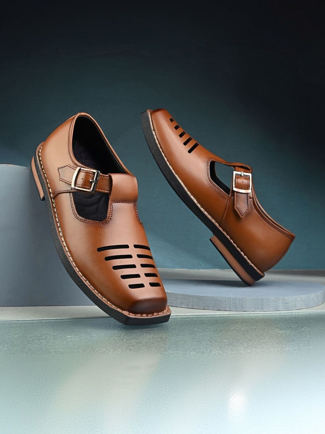 Vellinto Men Shoe-Style Sandals - view 1