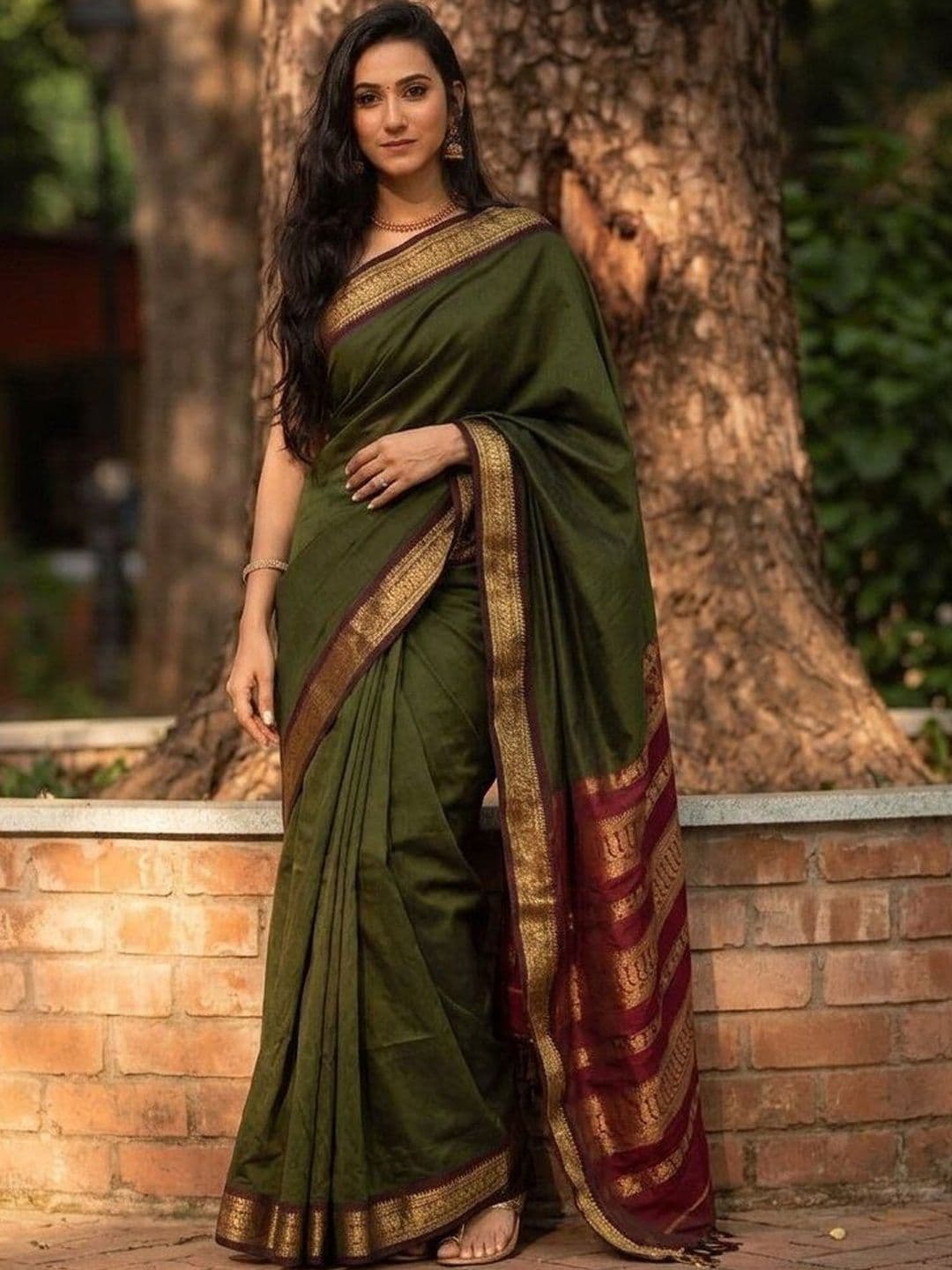 LIMDO Woven Design Zari Art Silk Kanjeevaram Saree - view 1
