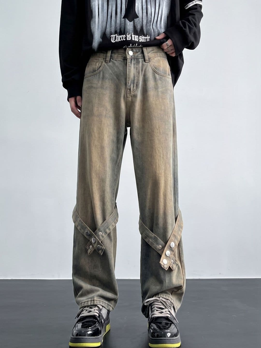 Suo Men Straight Fit Mid-Rise Jeans - view 1