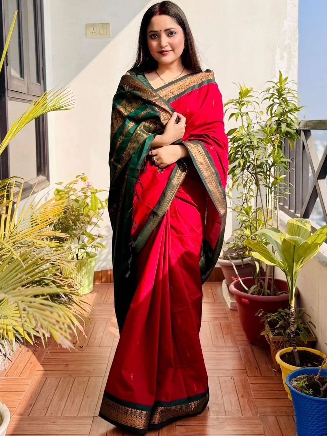 LIMDO Ethnic Motifs Zari Silk Cotton Handloom Banarasi Saree - view 1
