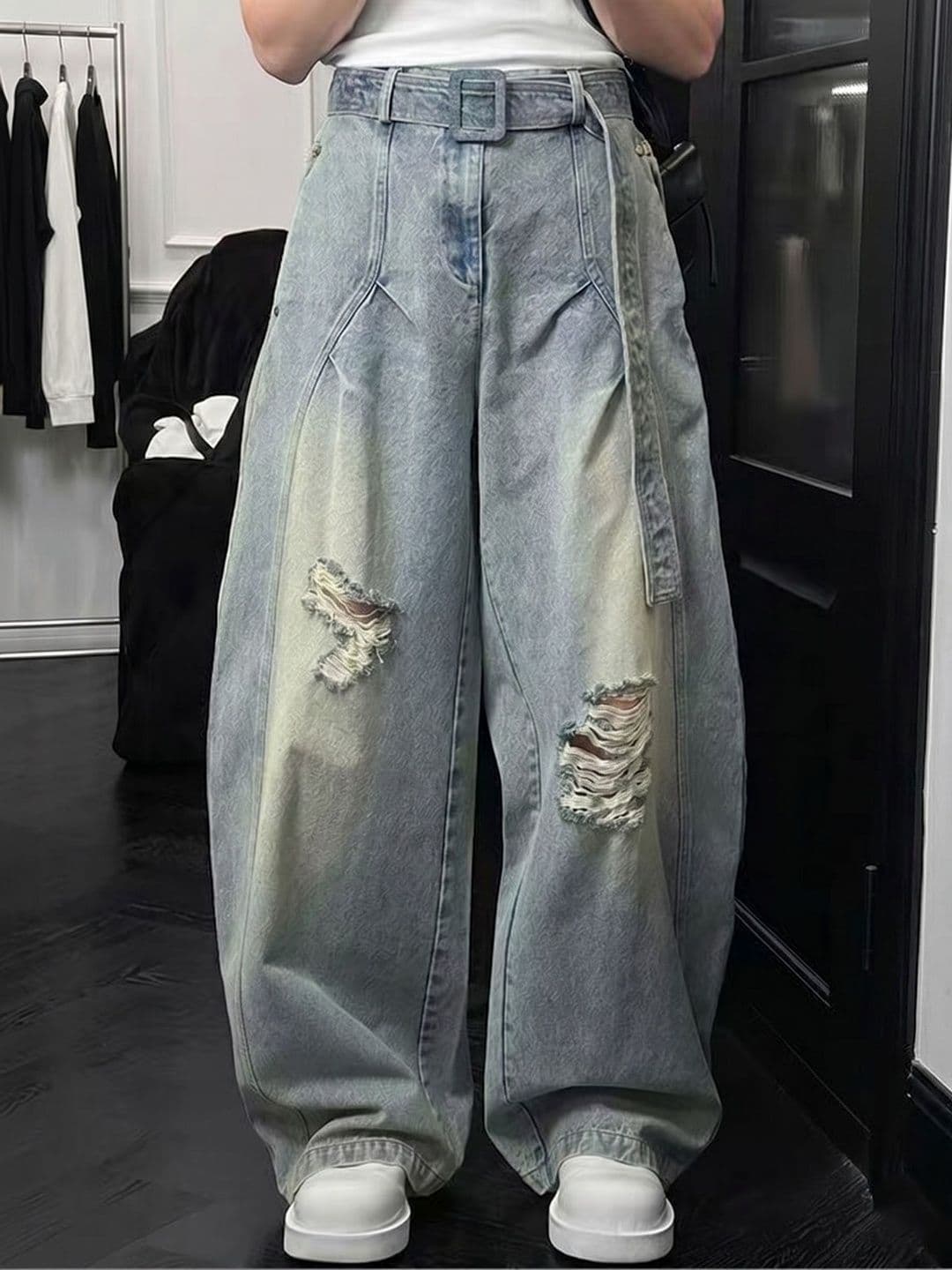 Suo Men Wide Leg Mid-Rise Highly Distressed Jeans - view 1