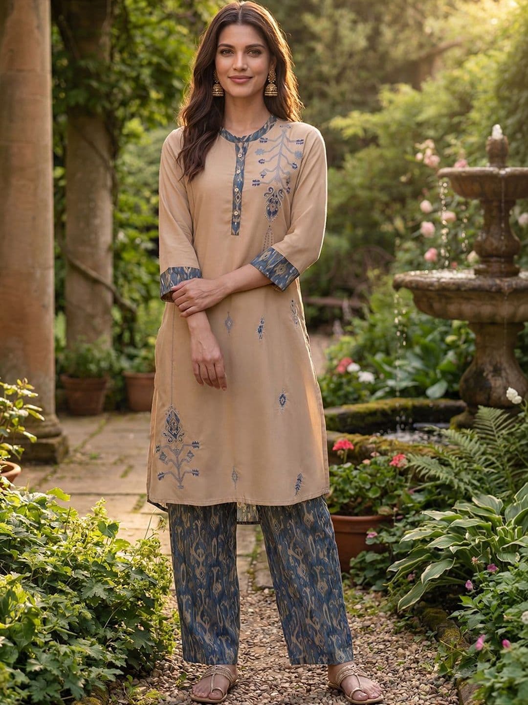 Lakshita Women Ethnic Motifs Embroidered Regular Thread Work Kurta Set - view 1