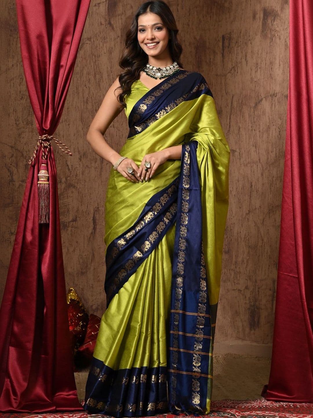 Mitera Ethnic Motifs Silk Cotton Handloom Gadwal Saree - view 1