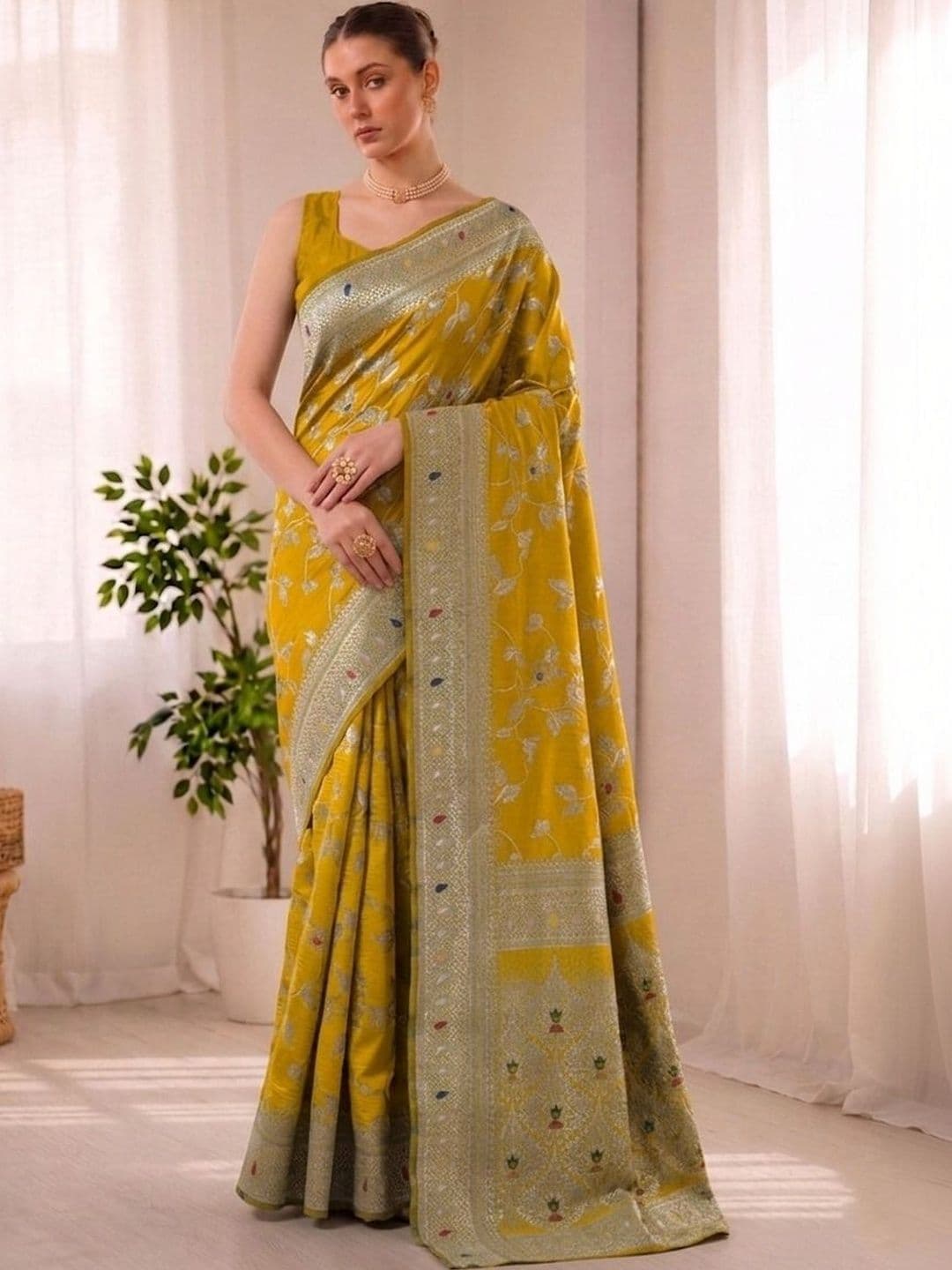 SZN Woven Design Zari Silk Blend Handloom Kanjeevaram Saree - view 1