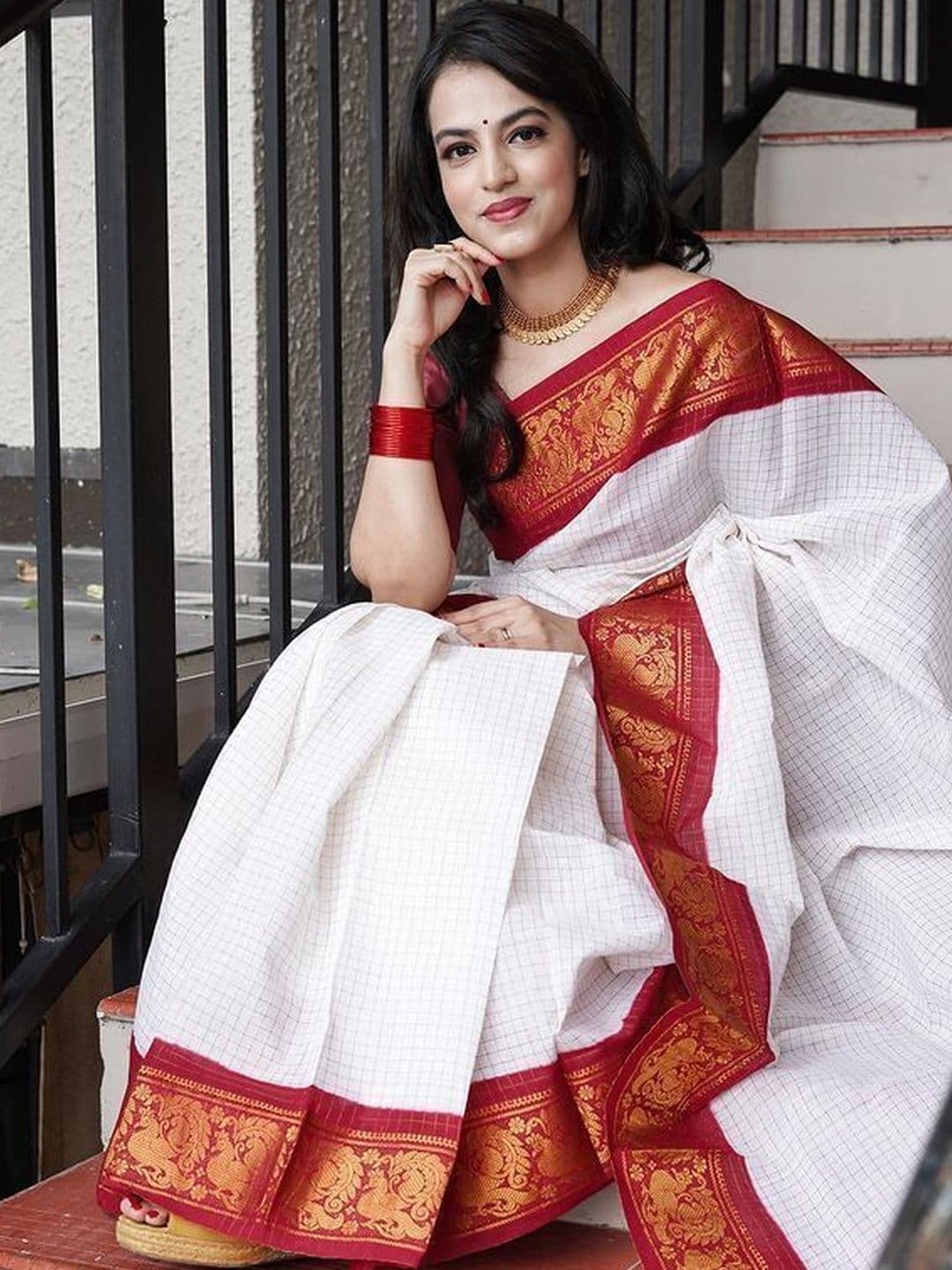 Luxvera Checked Zari Silk Blend Kanjeevaram Saree - view 1