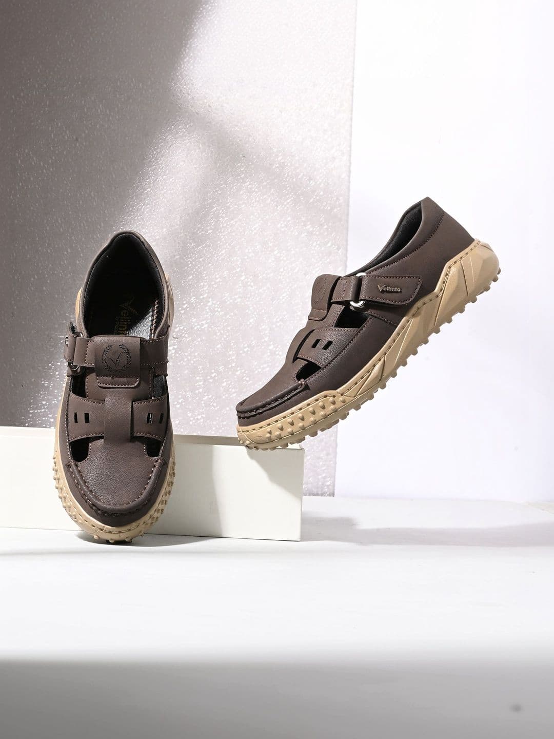 Vellinto Men Shoe-Style Sandals - view 1