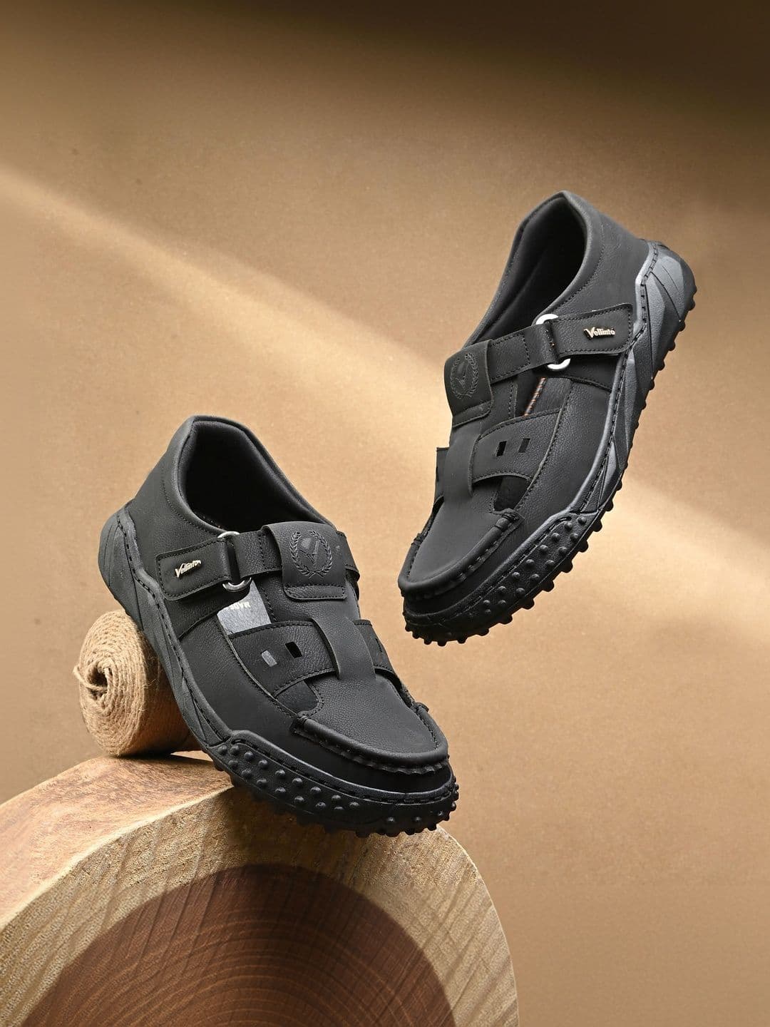 Vellinto Men Shoe-Style Sandals - view 1