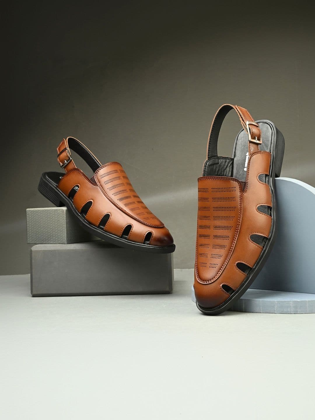 Vellinto Men Shoe-Style Sandals - view 1