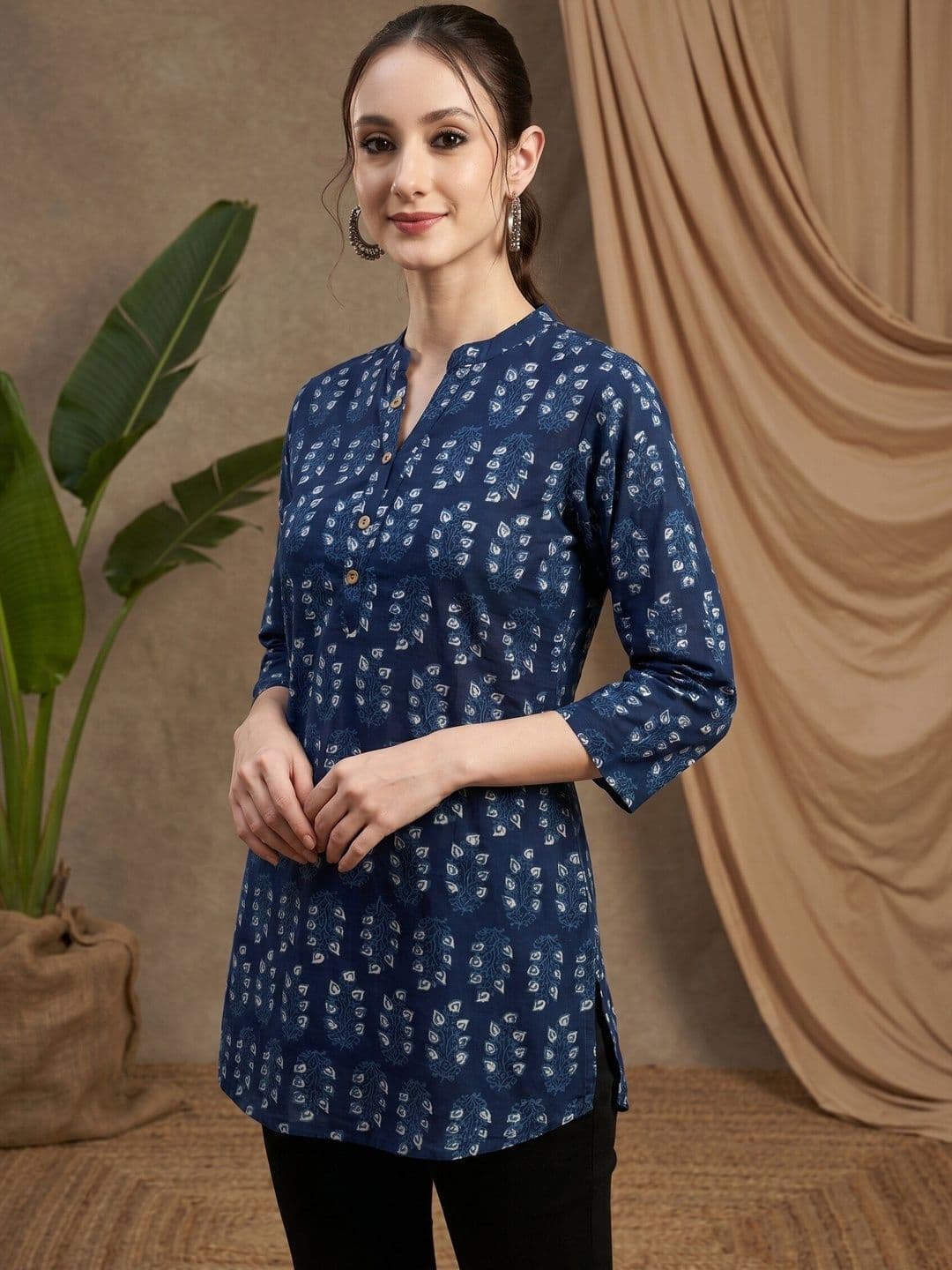 Sangria Ethnic Motifs Printed Mandarin Collar Straight Short Kurti - view 1