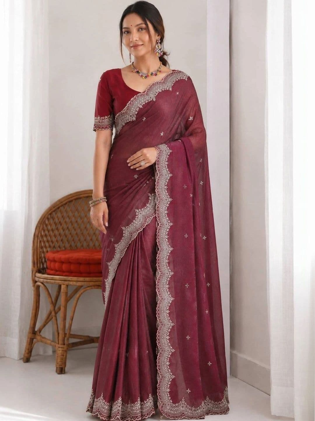 Saanvi Ethnic Motifs Embroidered Poly Georgette Saree - view 1