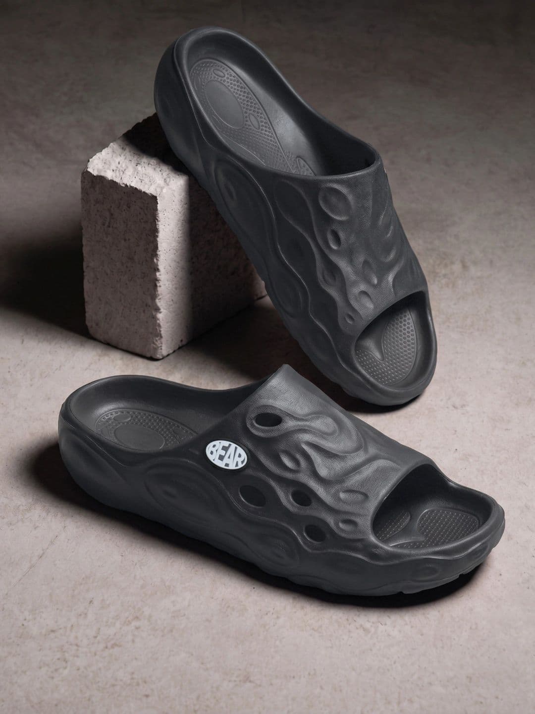 THE BEAR HOUSE Men Solid Black Open-Toe Slip-On Sliders - view 1