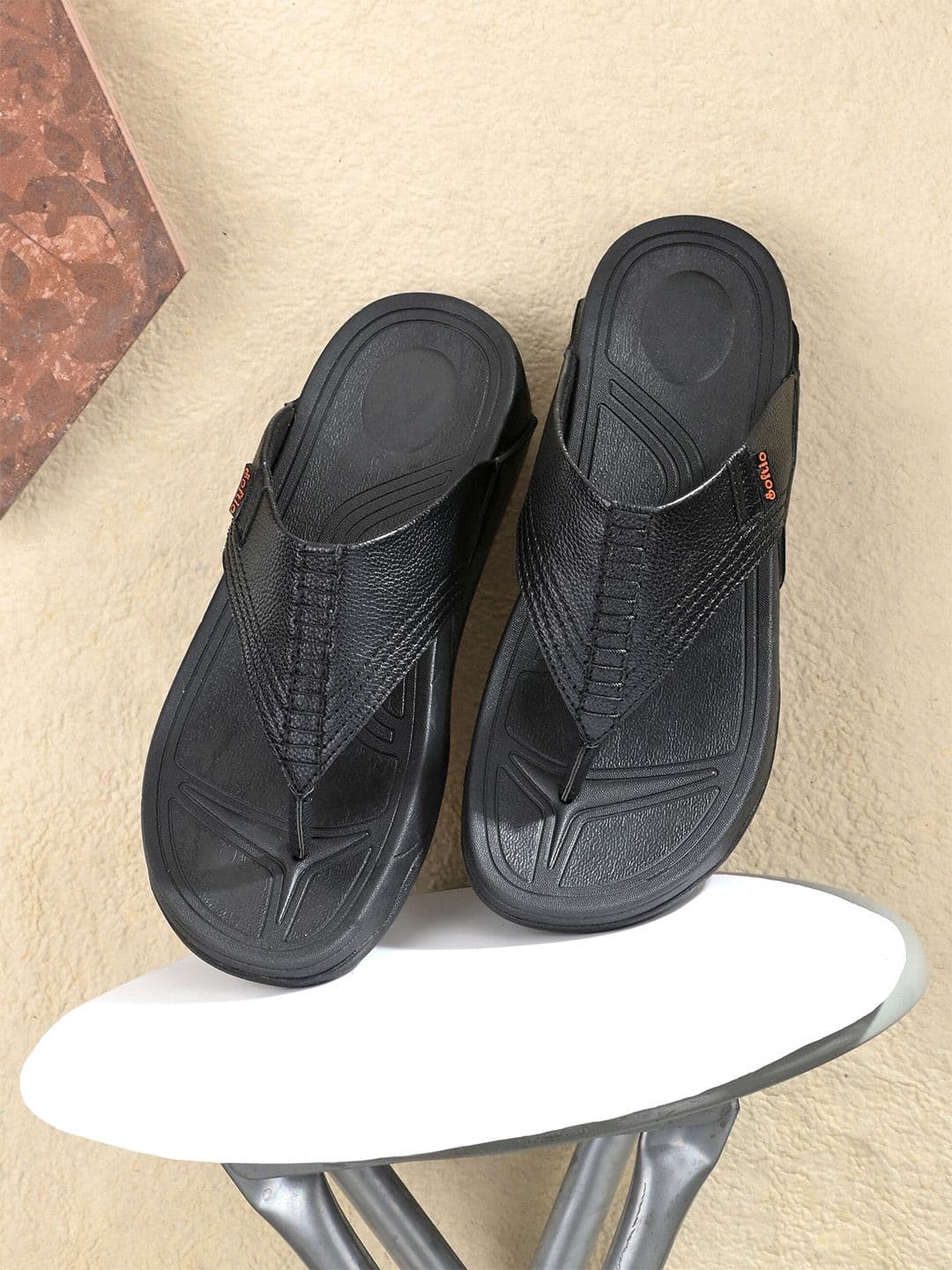 SOFTIO Men Black Thong Flip-Flops - view 1