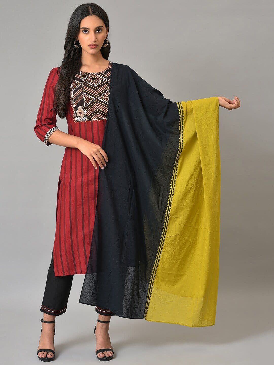 W Green & Black Colourblocked Dupatta - view 1