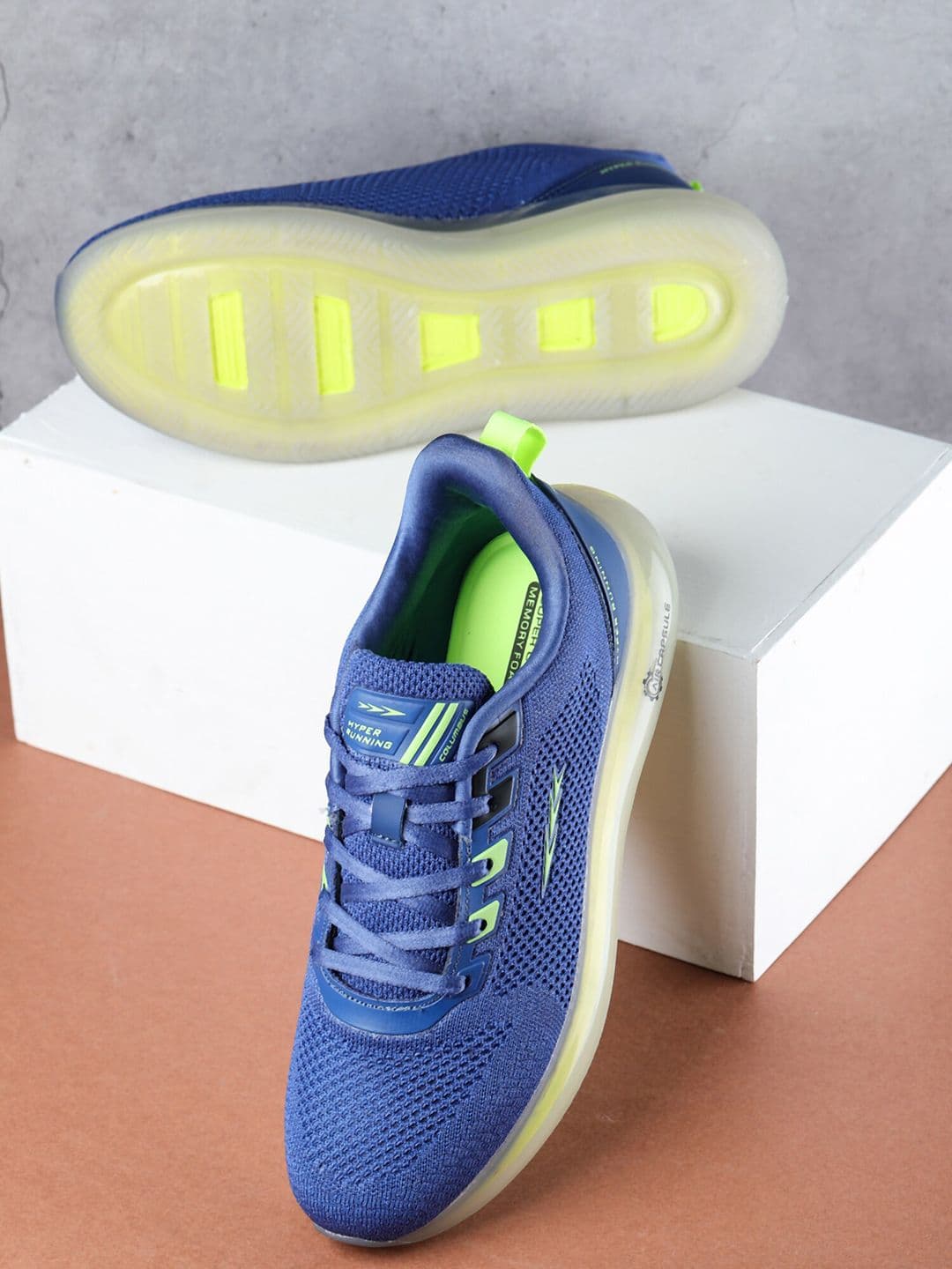 Columbus Men Mesh Running Shoes - view 1