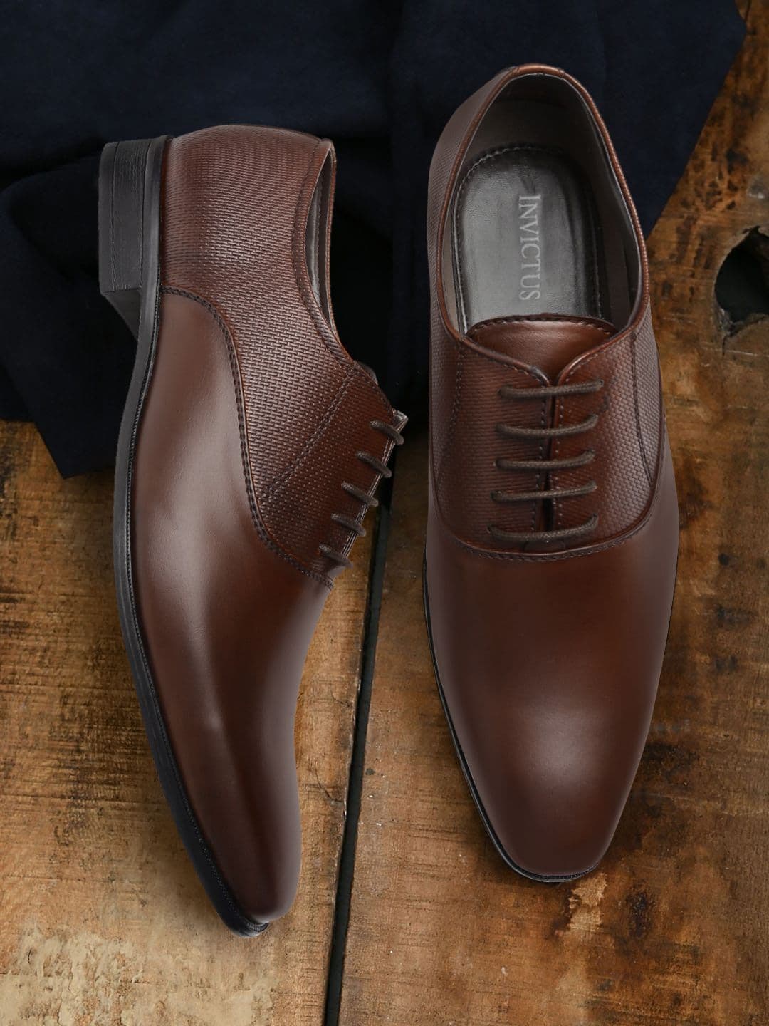 INVICTUS Men Brown Textured Oxfords - view 1