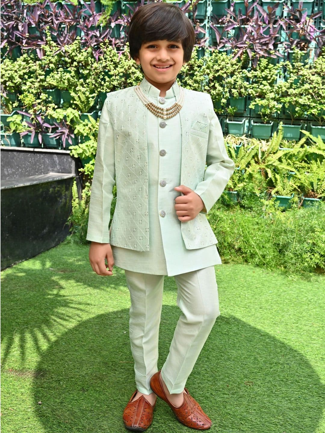 ahhaaaa Boys Embroidered Mandarin Collar Sherwani Set - view 1