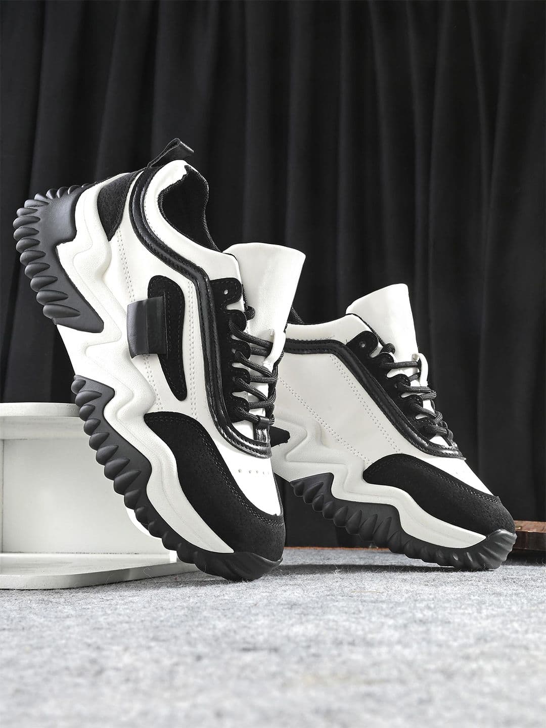 Roadster Women White & Black Colourblocked Walking Sports Shoes - view 1