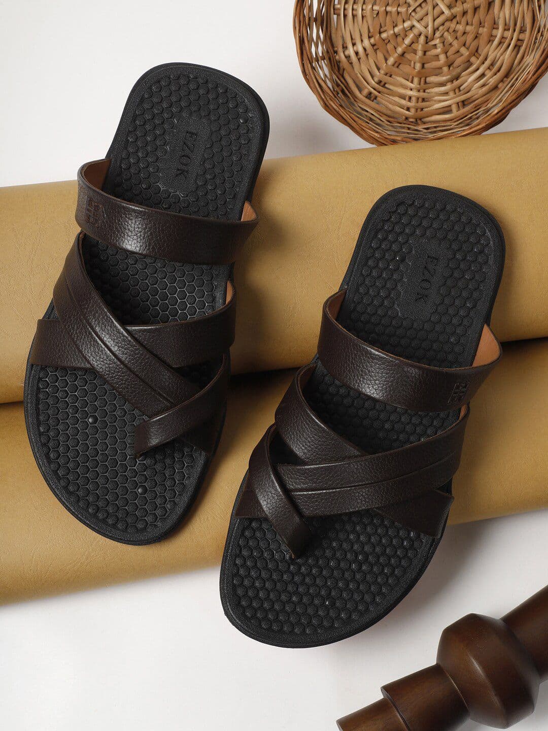 EZOK Men Textured Leather Comfort Sandals - view 1