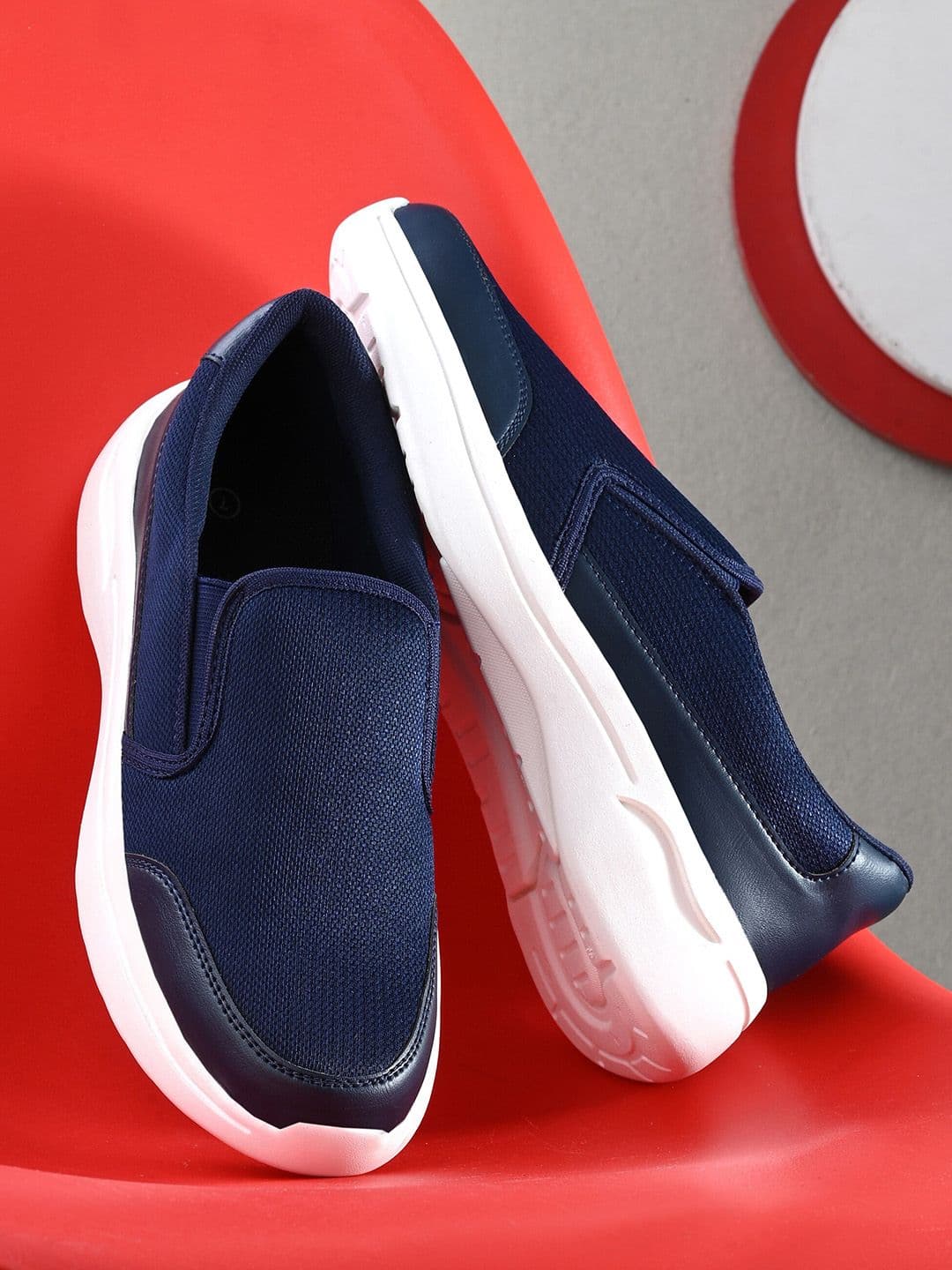 The Roadster Lifestyle Co. Men Navy Blue And White Air Max Technology Training Shoes - view 1