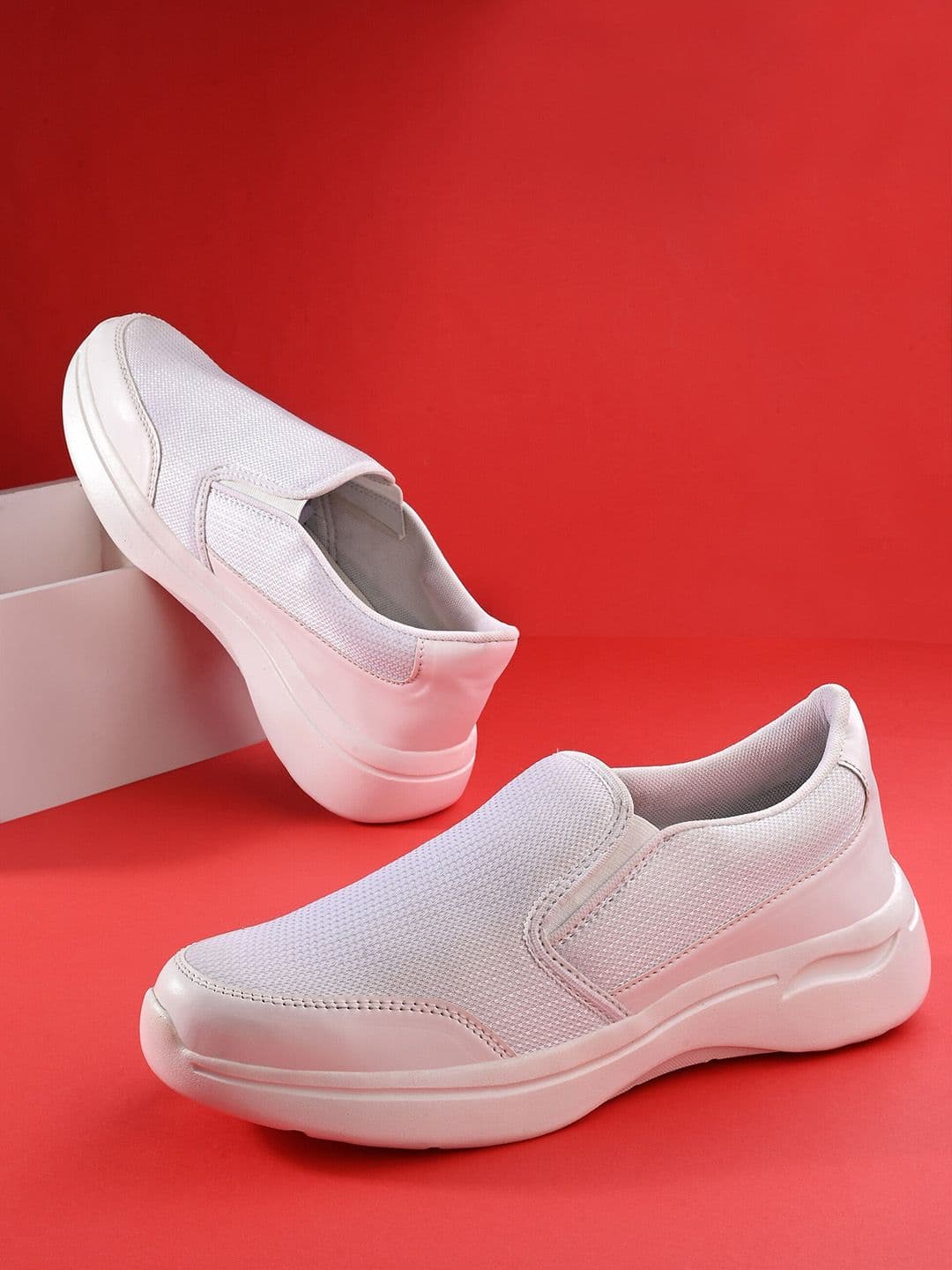 The Roadster Lifestyle Co. Men White Air Max Technology Running Shoes - view 1
