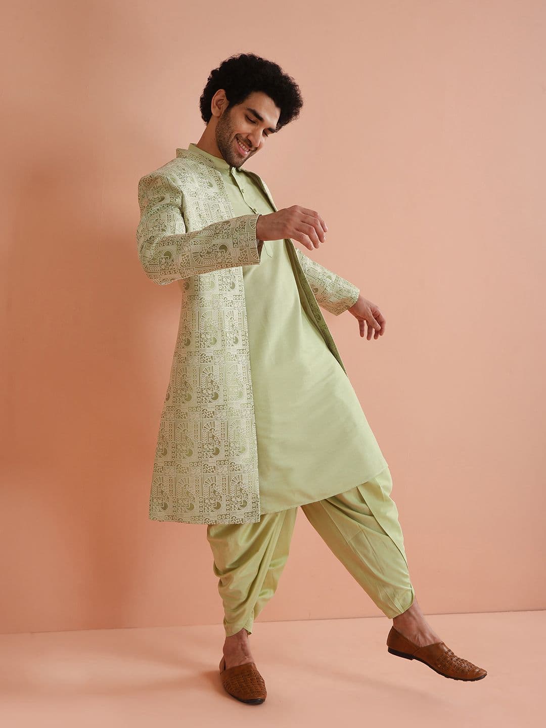 KISAH Men Self-Design Cotton Indowestern Sherwani Set